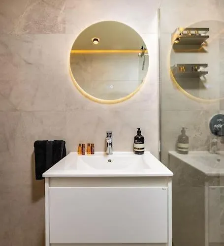 Olive Designer Apartment *